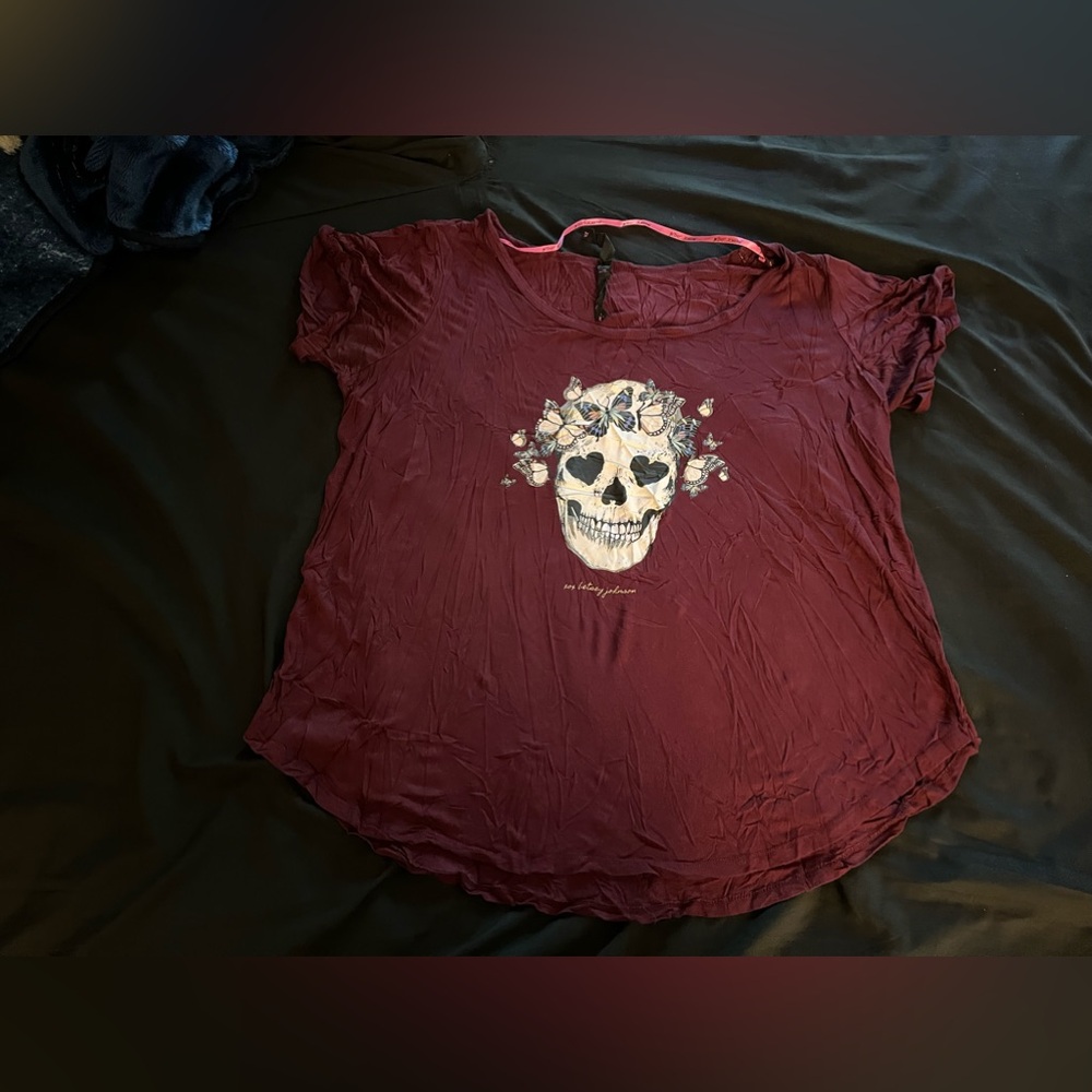 Women’s Betsey Johnson Skull and butterfly EUC  short sleeve t shirt in size 2x